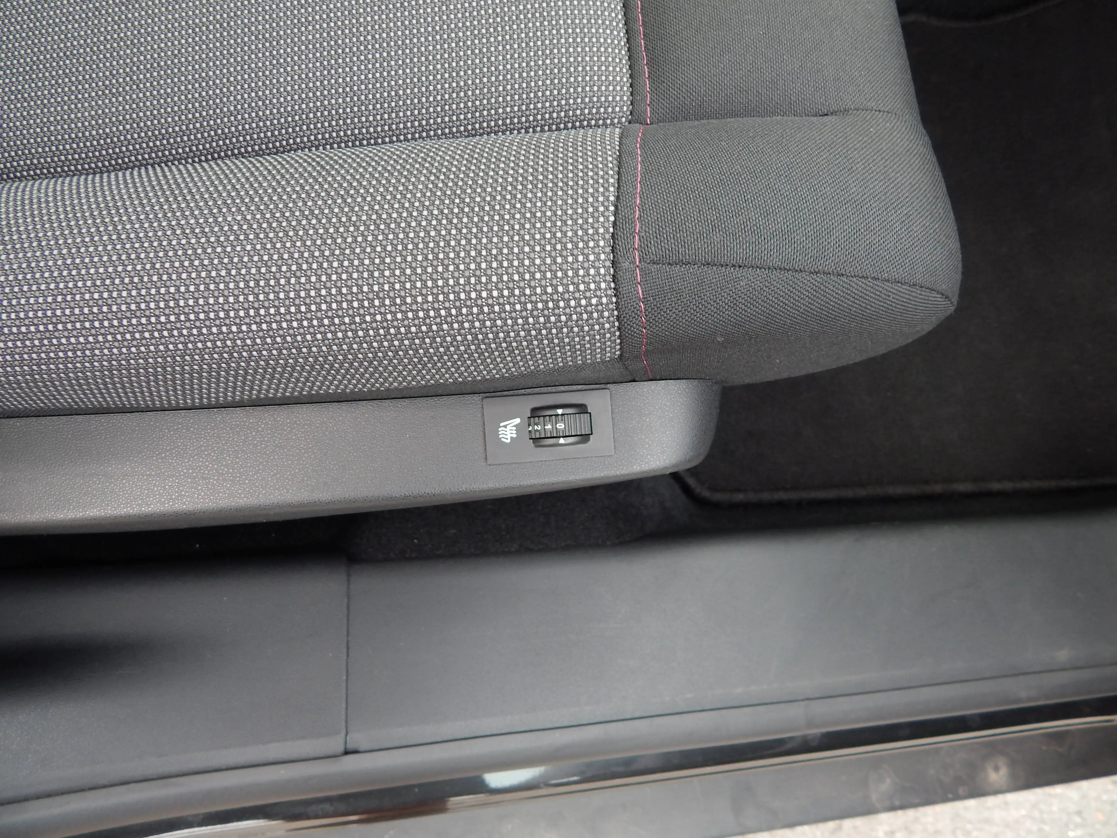 Citroen C4 Cactus Feel 2.Hand~KAMERA~NAVI~TÜV~SHZ~PDC~ — photo 20