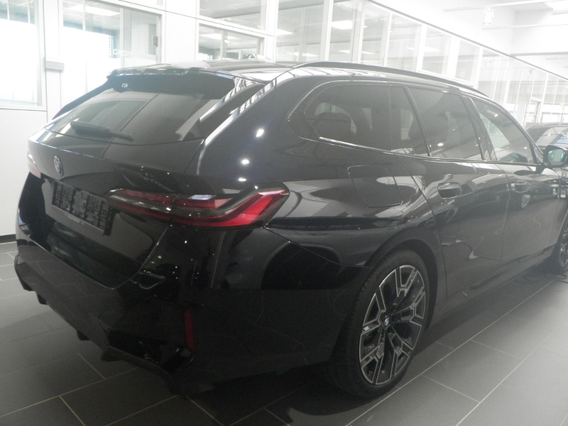 BMW 550 e xDrive Touring Sportpaket HUD AD AHK-klappbar AH — photo 3