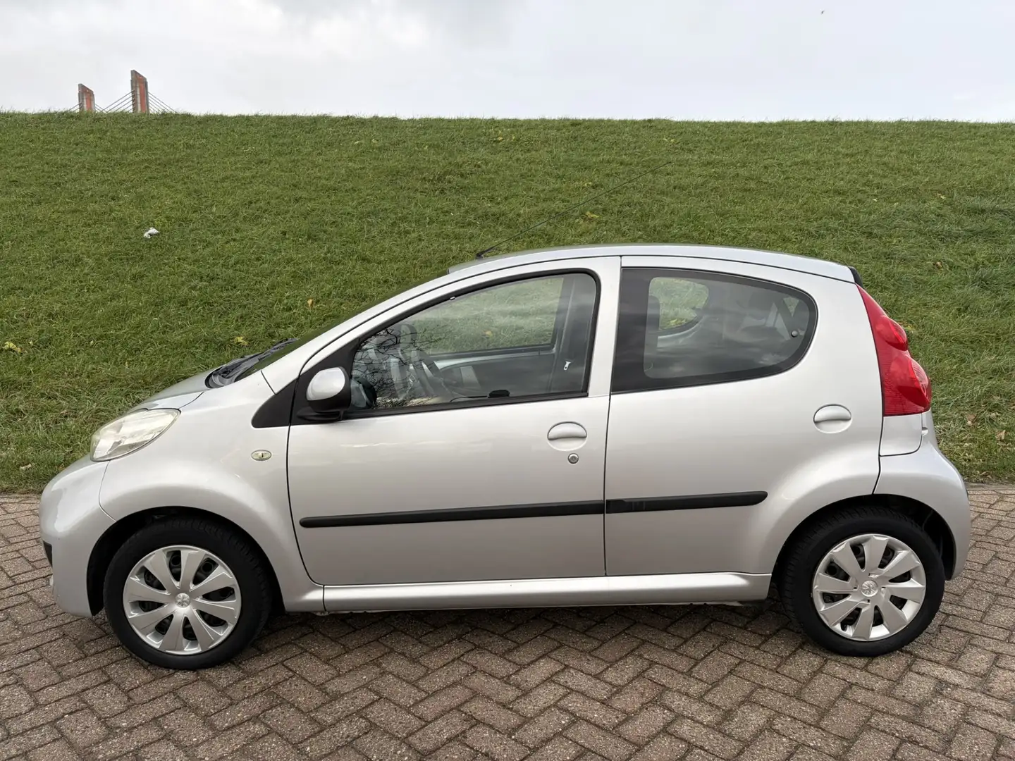 Peugeot 107 1.0-12V XS Volledig gedocumenteerd | Airco | Elekt Grau - 2