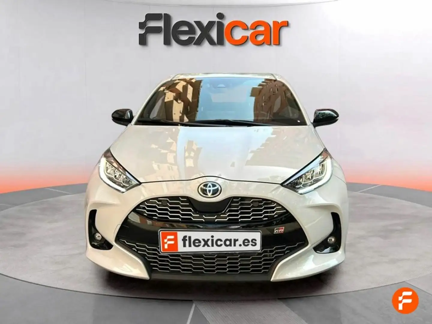 Toyota Yaris 1.5 120H GR Sport Grijs - 2