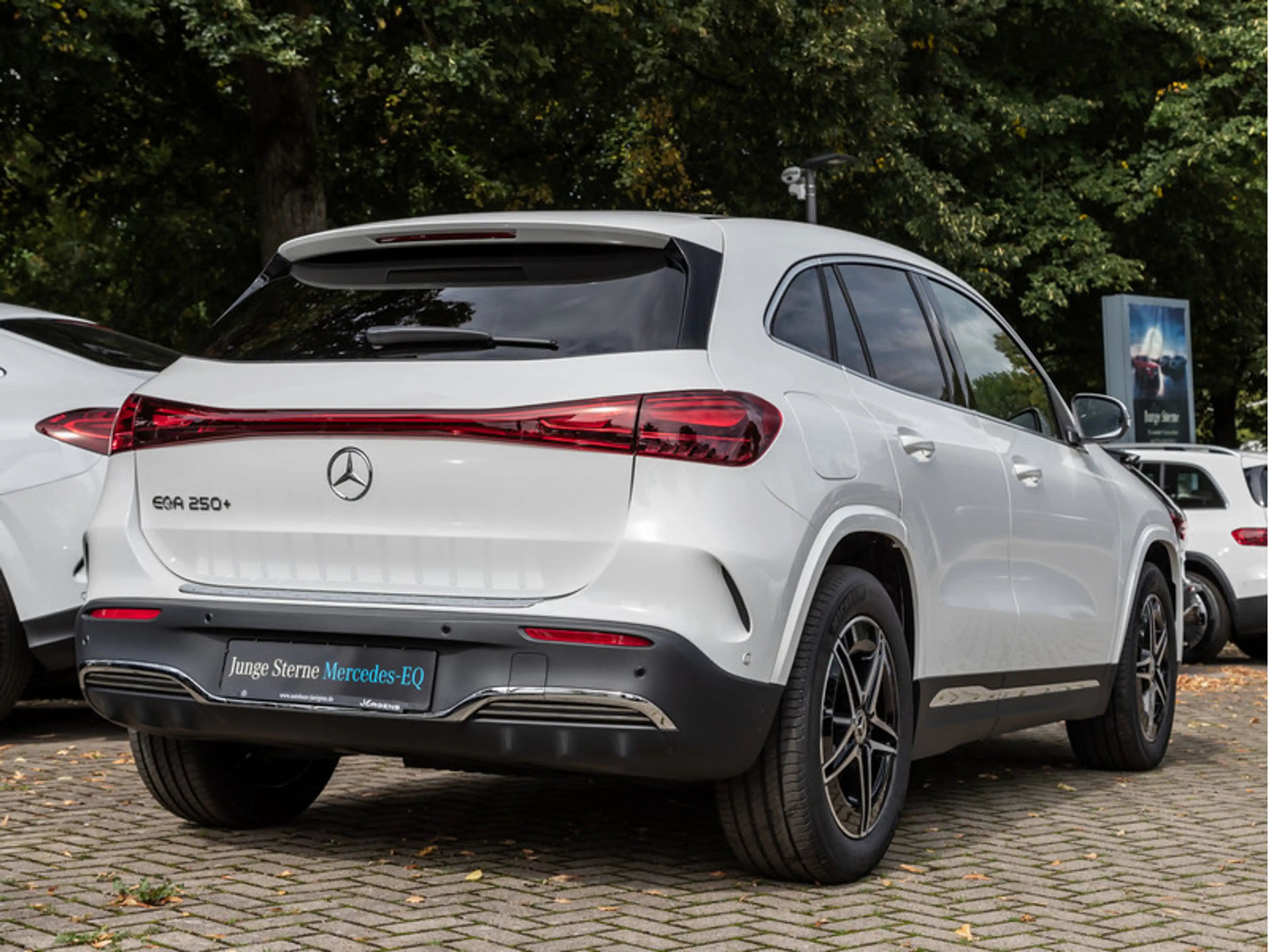 Mercedes-Benz EQA 250 + AMG-Sport/LED/Kamera/THERMOTRONIC/Totw — photo 4