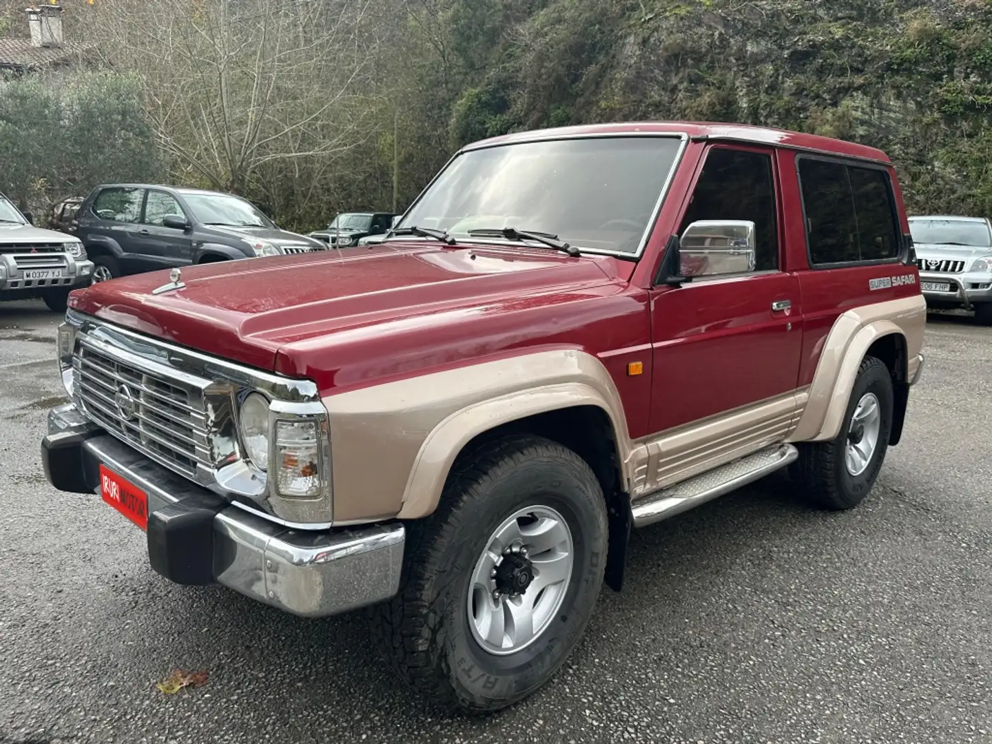 Nissan Patrol Todoterreno Manual de 3 Puertas Burdeos - 2