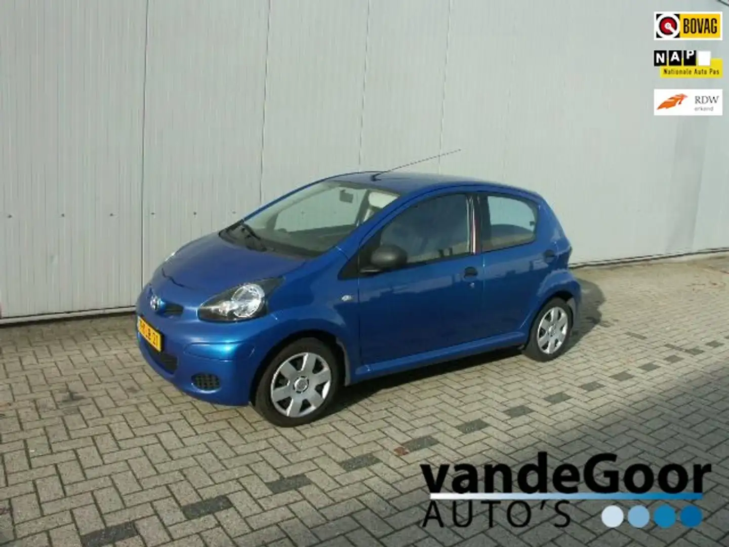 Toyota Aygo 1.0-12V Comfort Navigator '11, 5-DRS, 141000 KM, M Blau - 1