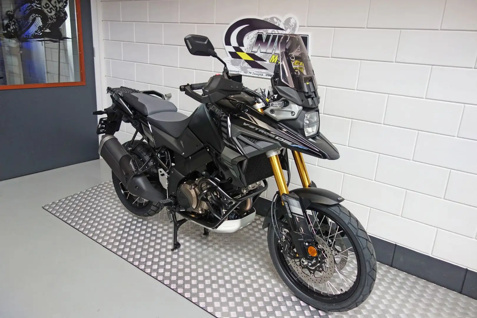 Suzuki V-Strom 1050DE Fekete - 2