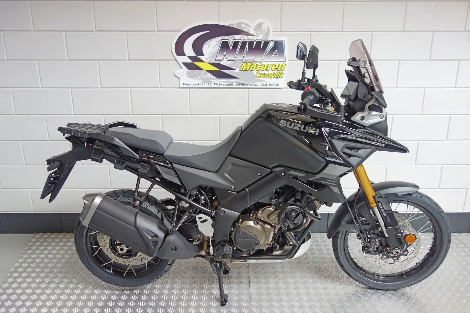 Suzuki V-Strom 1050DE Negro - 1