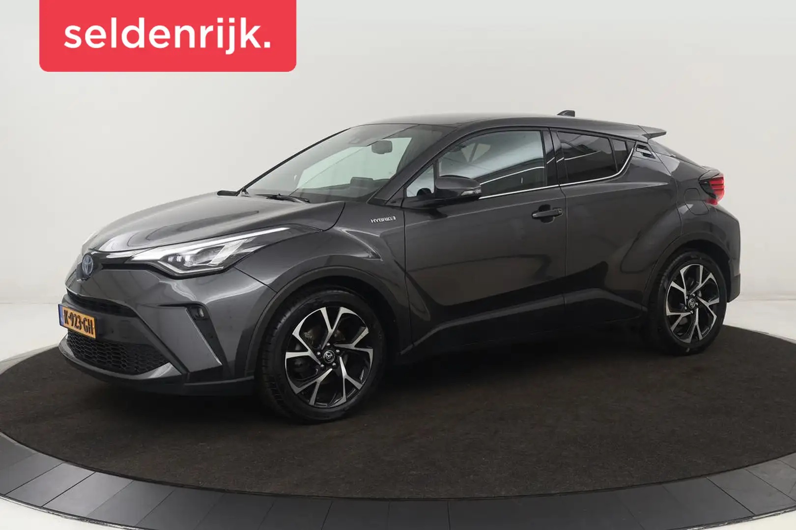 Toyota C-HR 2.0 Hybrid First Edition | 184pk | Stoelverwarming Grijs - 1