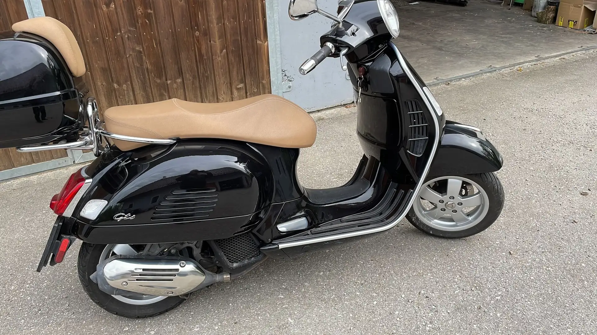 Vespa GTS 125 ABS Czarny - 2