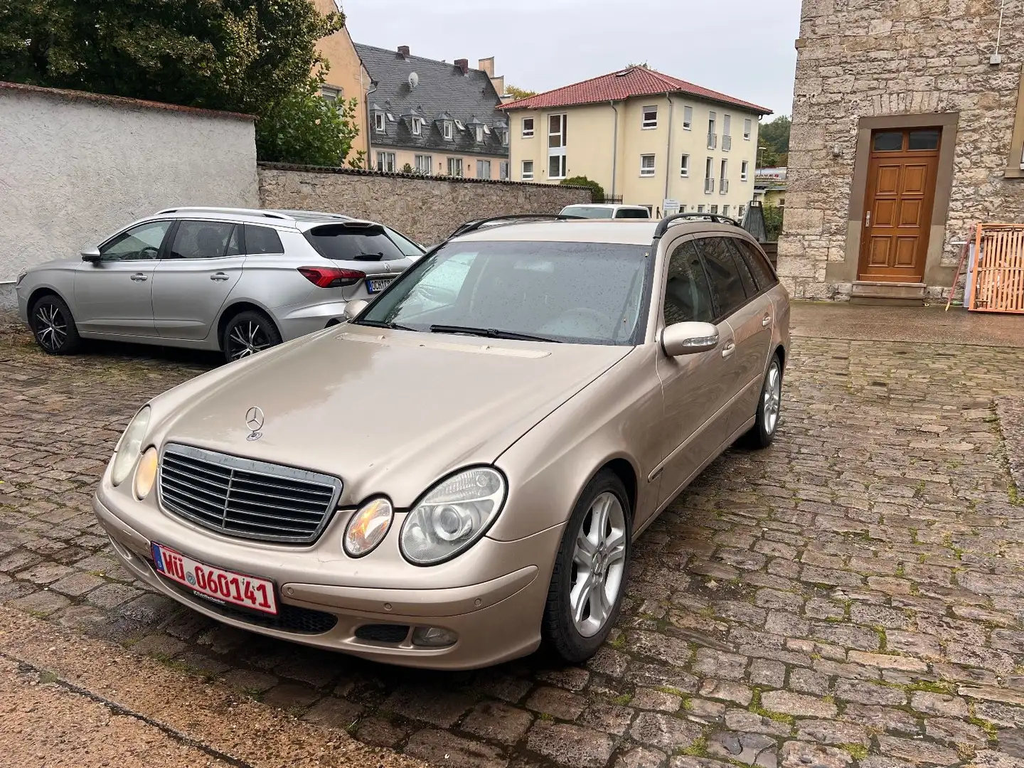 Mercedes-Benz E 220 E -Klasse T-Modell E 220 T CDI*TÜVNEU* Beige - 1