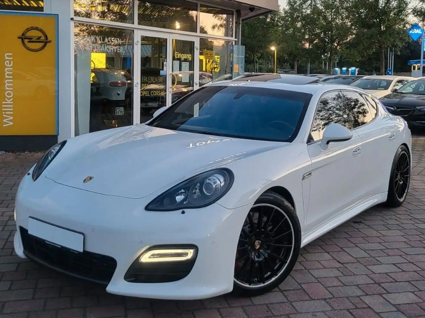 Porsche Panamera Turbo mit Approved Motor & Getriebe NEU Weiß - 2