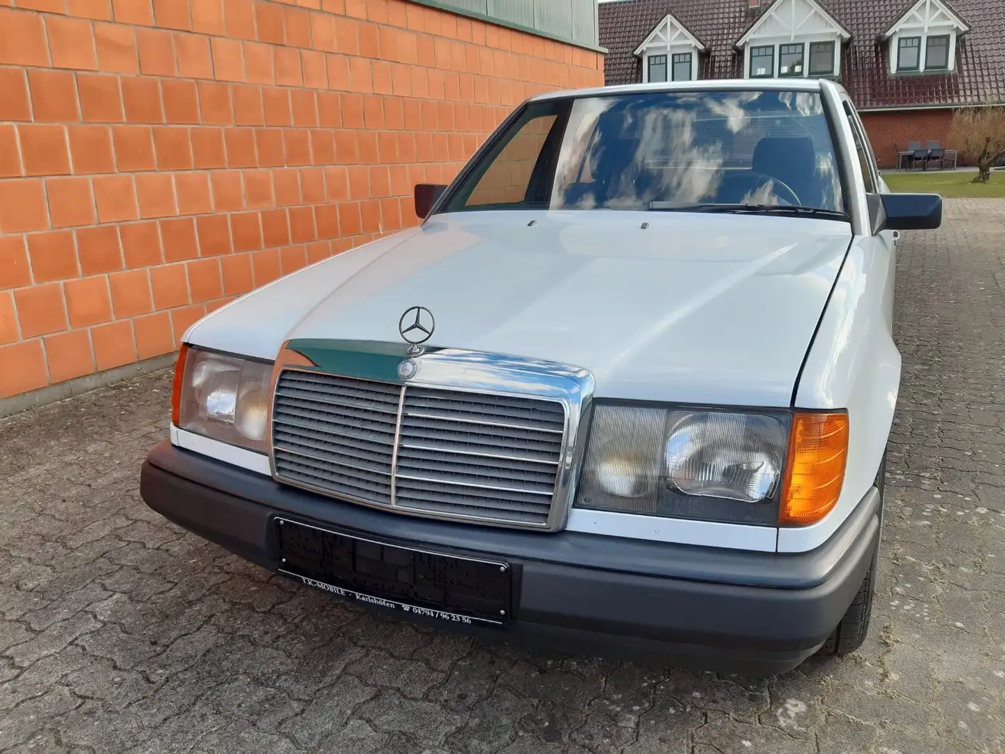 Mercedes-Benz 250 D -124 Aut. 1.Hand - scheckheftgepflegt Alb - 2