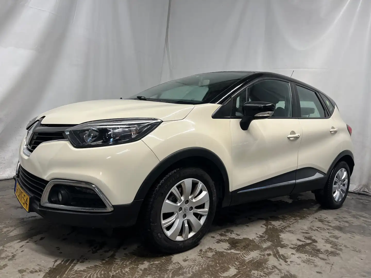 Renault Captur 1.5 dCi Expression - Front Schade Weiß - 2