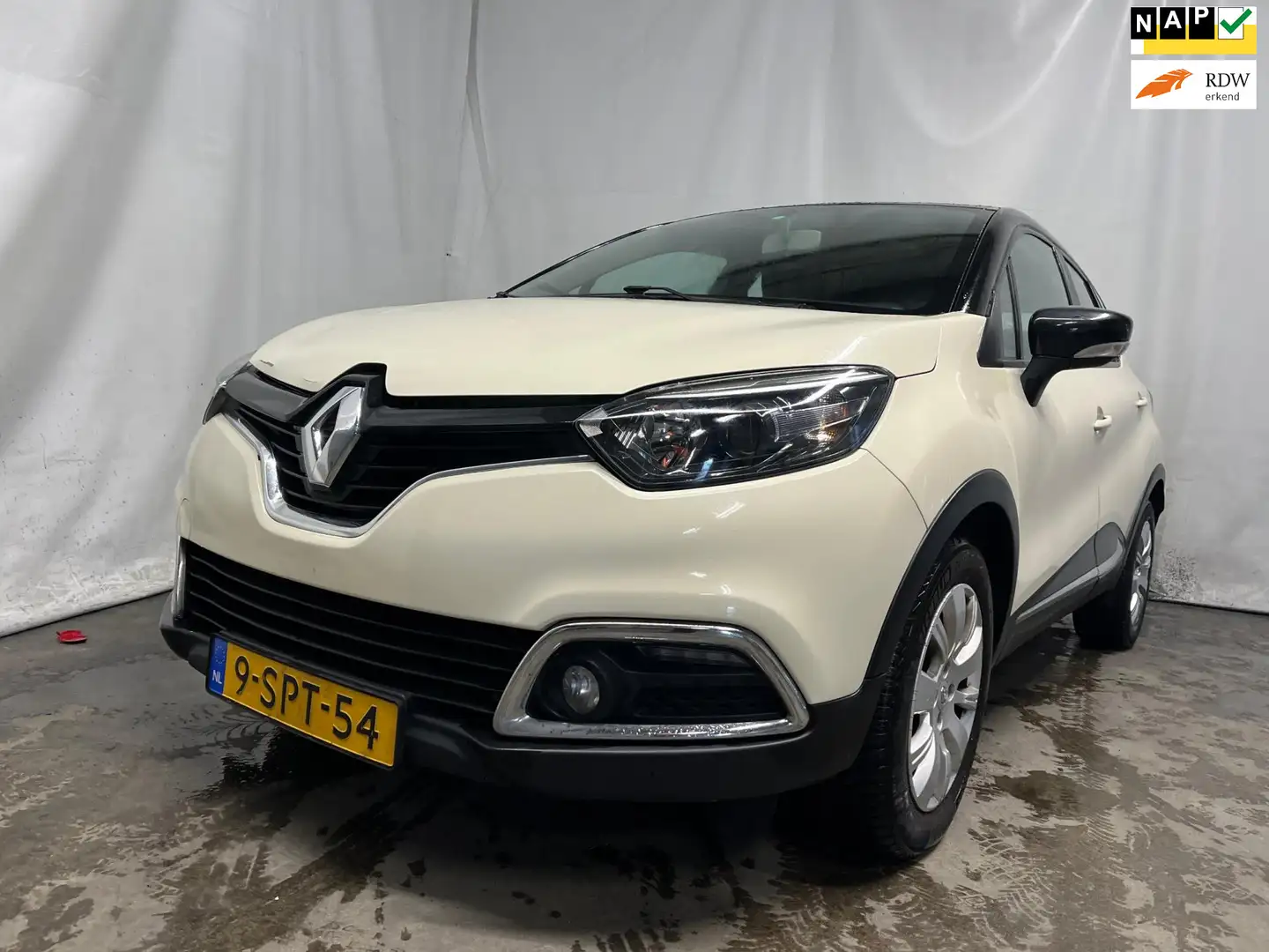 Renault Captur 1.5 dCi Expression - Front Schade Weiß - 1
