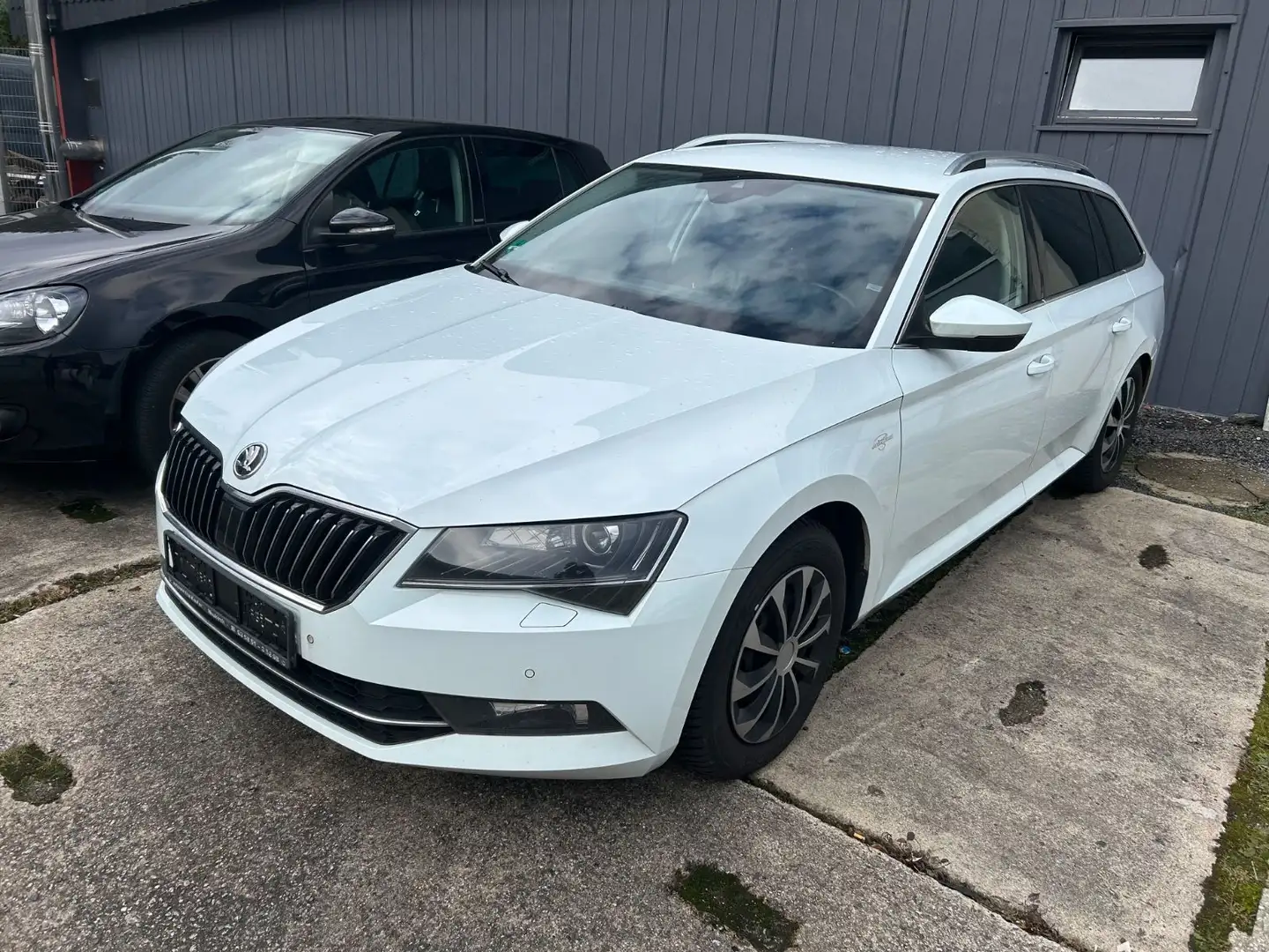 Skoda Superb Combi L&K 2,0TDI Weiß - 1