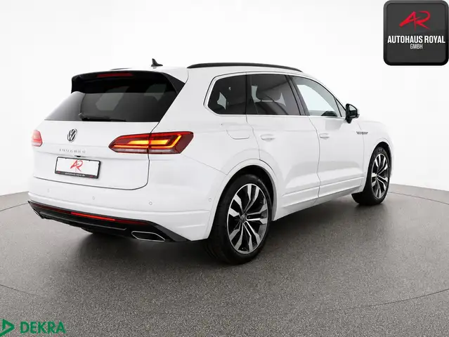 Volkswagen Touareg view 5