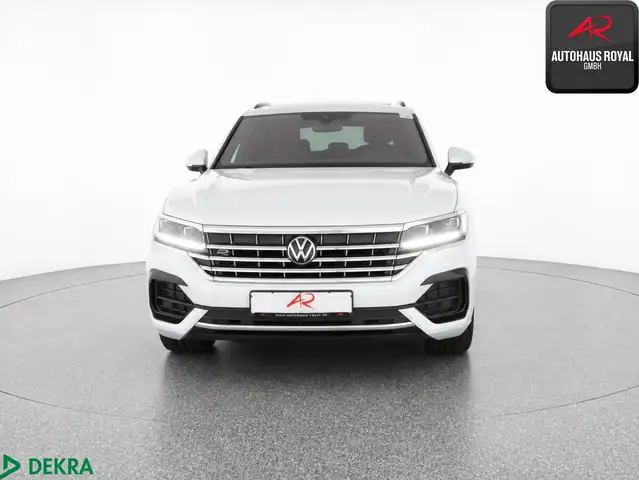 Volkswagen Touareg view 8