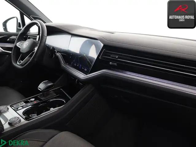 Volkswagen Touareg view 11