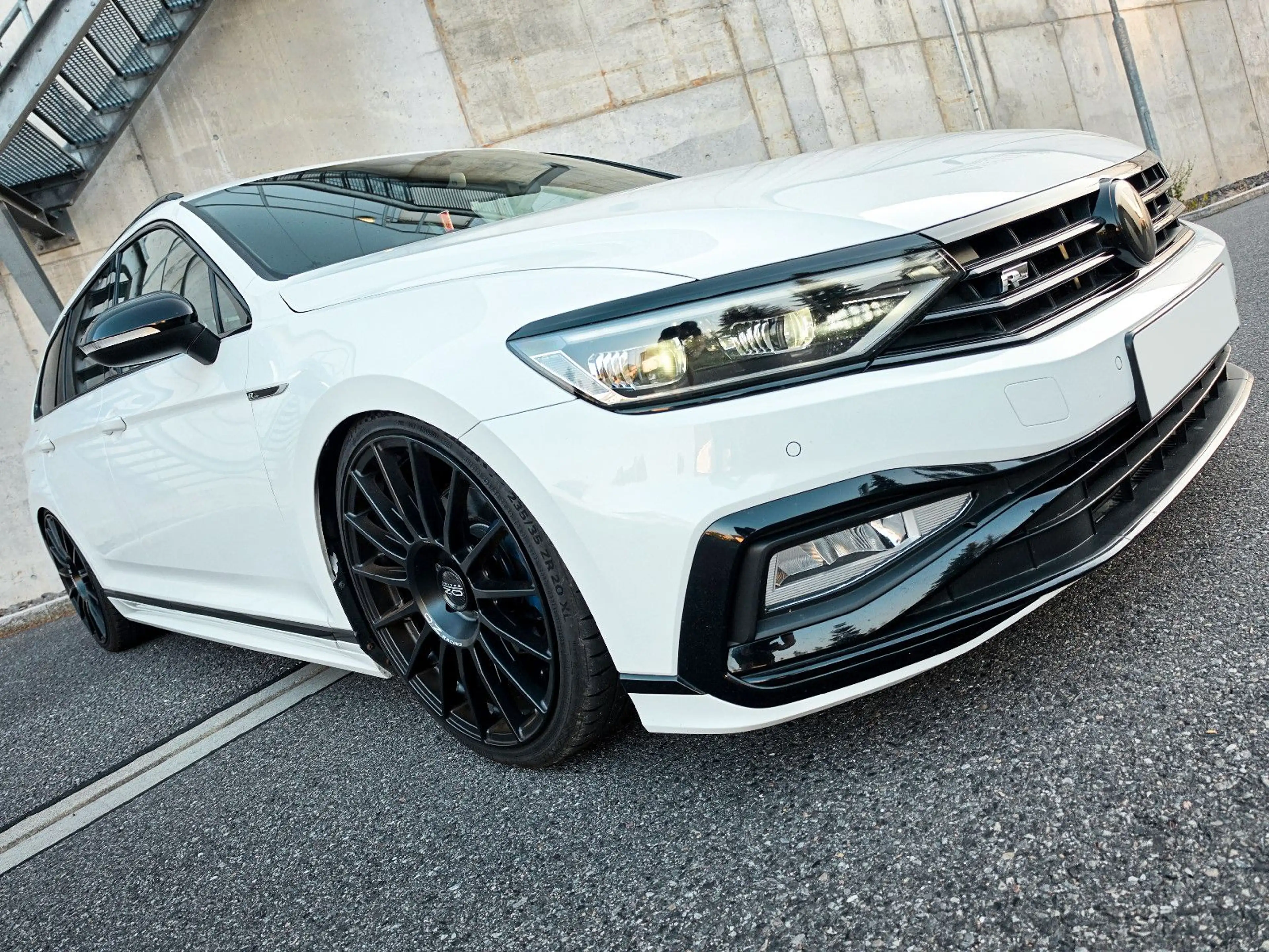 Volkswagen Passat Variant 2.0 TDI R-Line Edition 4Motion — photo 10