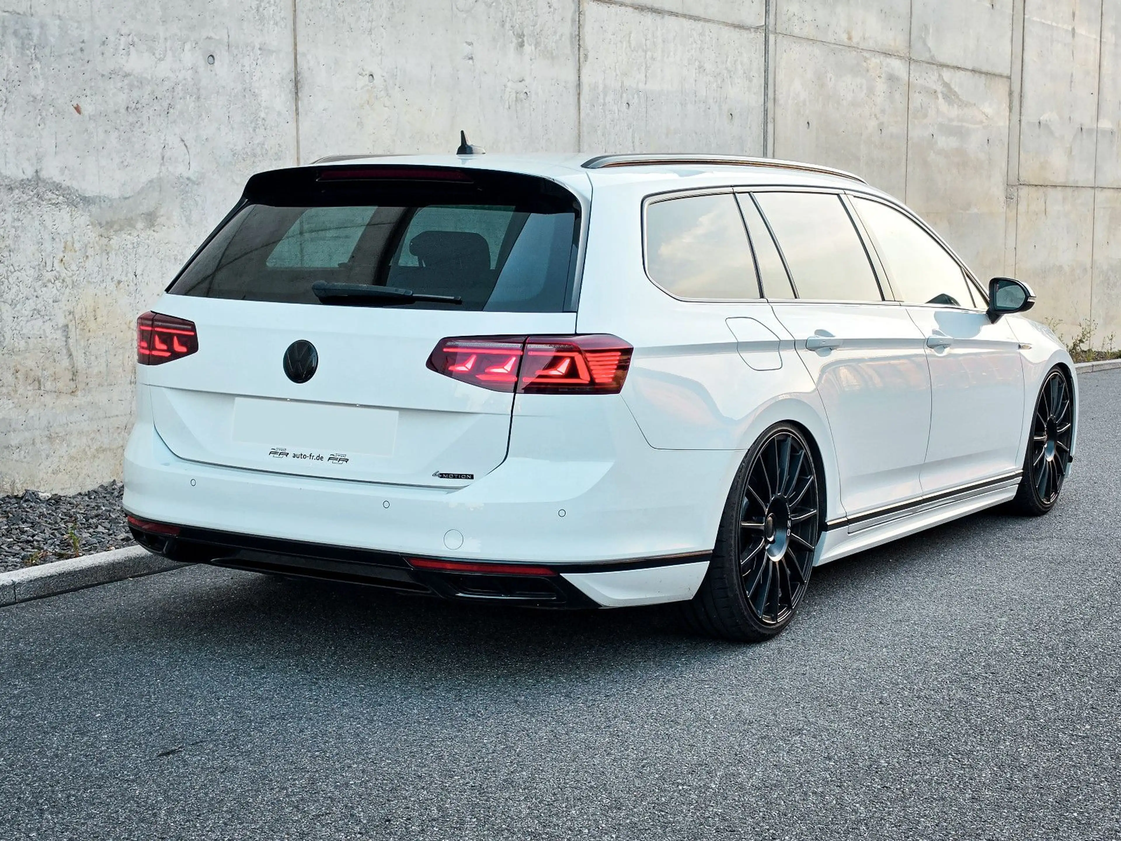 Volkswagen Passat Variant 2.0 TDI R-Line Edition 4Motion — photo 3