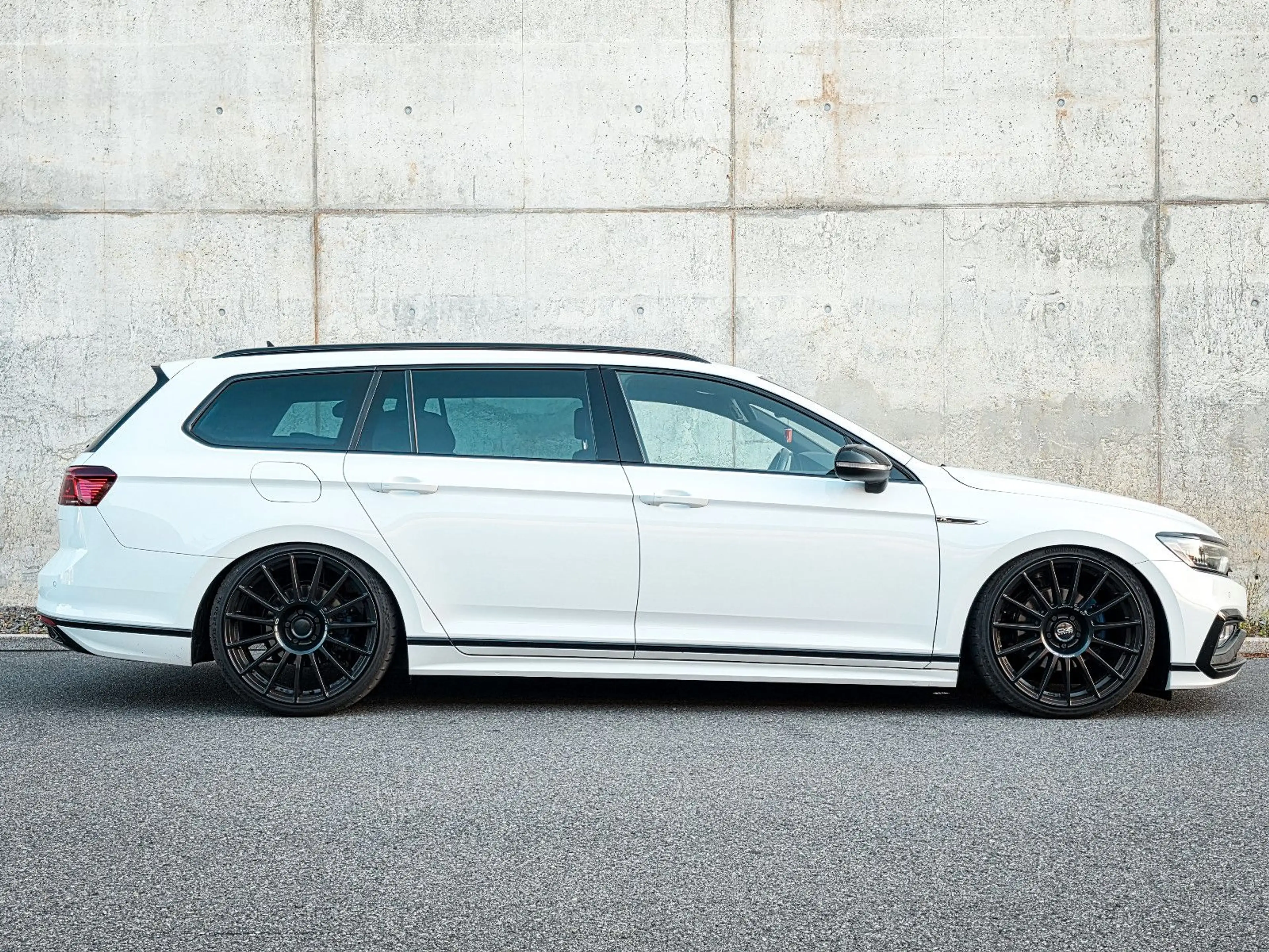 Volkswagen Passat Variant 2.0 TDI R-Line Edition 4Motion — photo 7