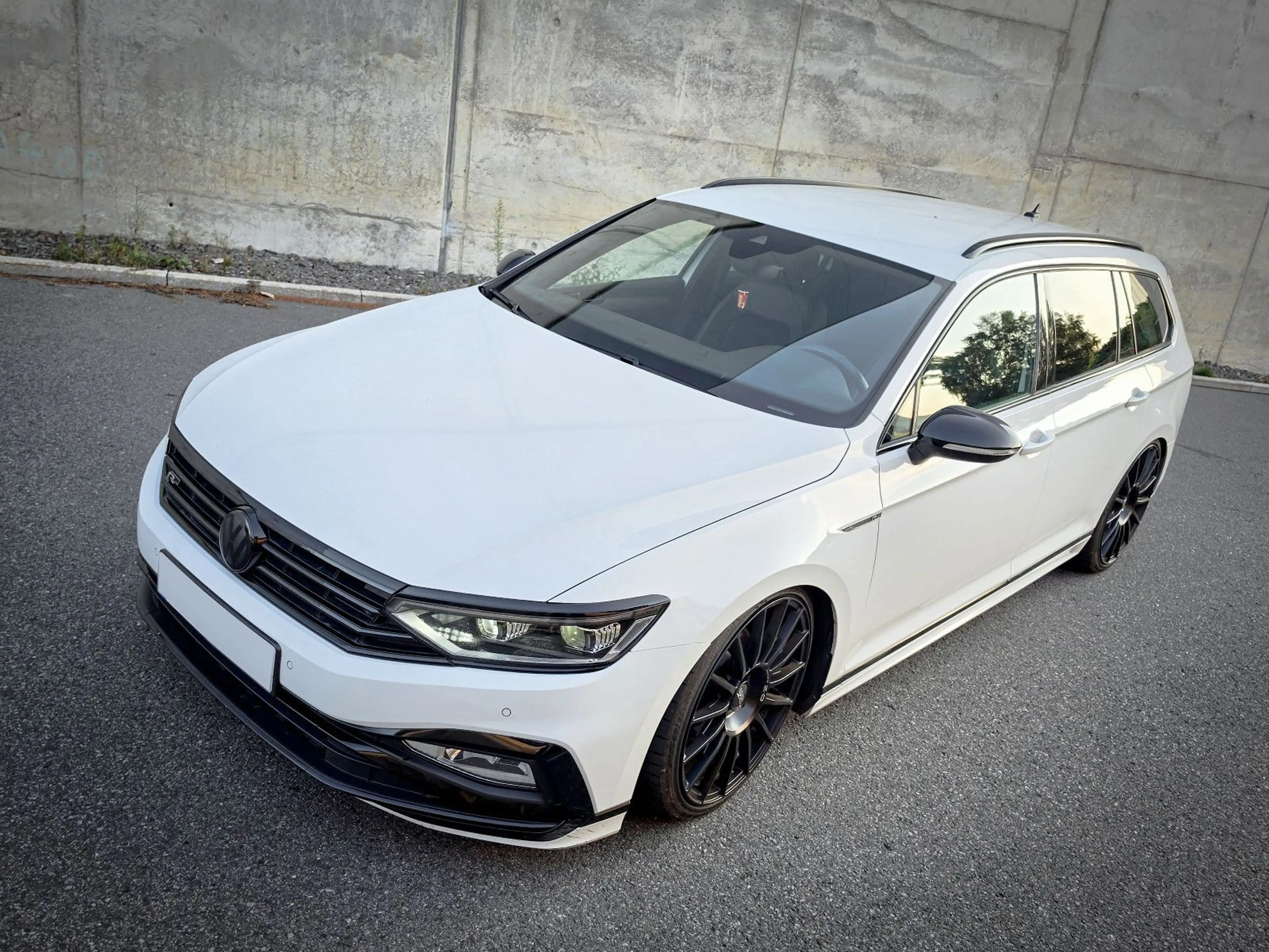 Volkswagen Passat Variant 2.0 TDI R-Line Edition 4Motion — photo 9