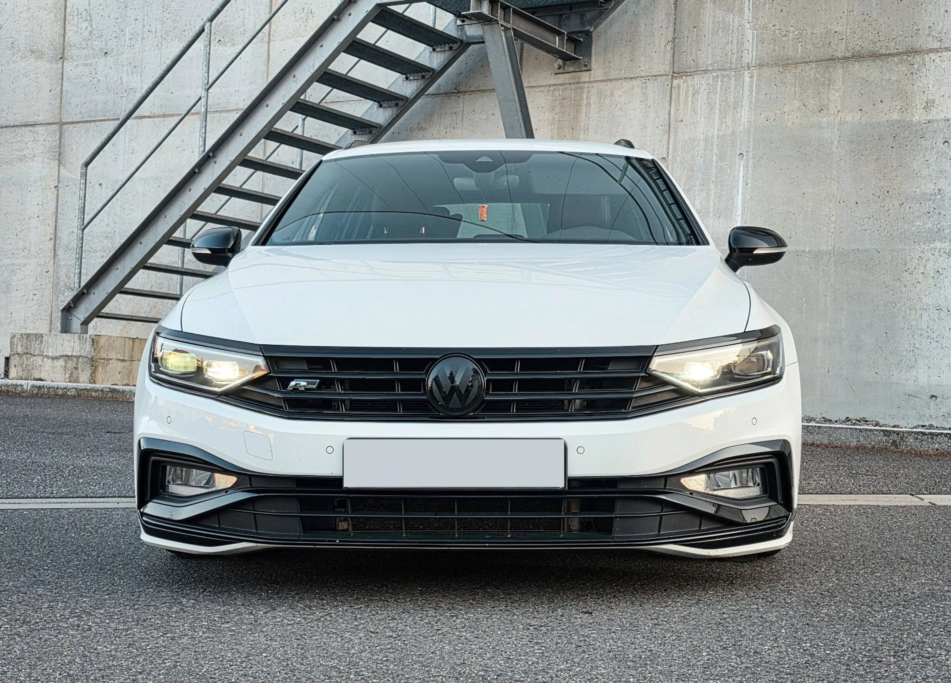Volkswagen Passat Variant 2.0 TDI R-Line Edition 4Motion — photo 8