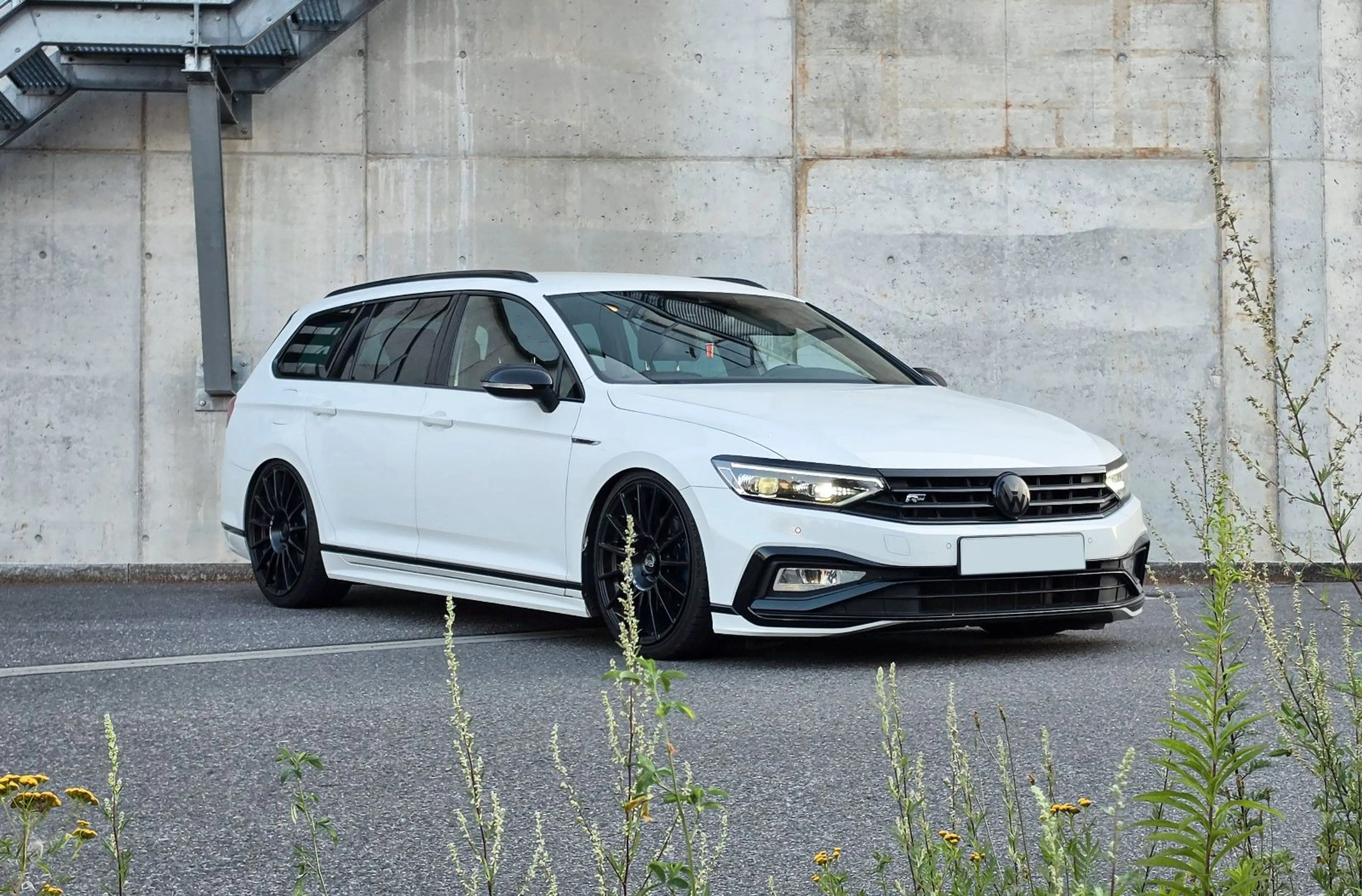 Volkswagen Passat Variant 2.0 TDI R-Line Edition 4Motion — photo 4