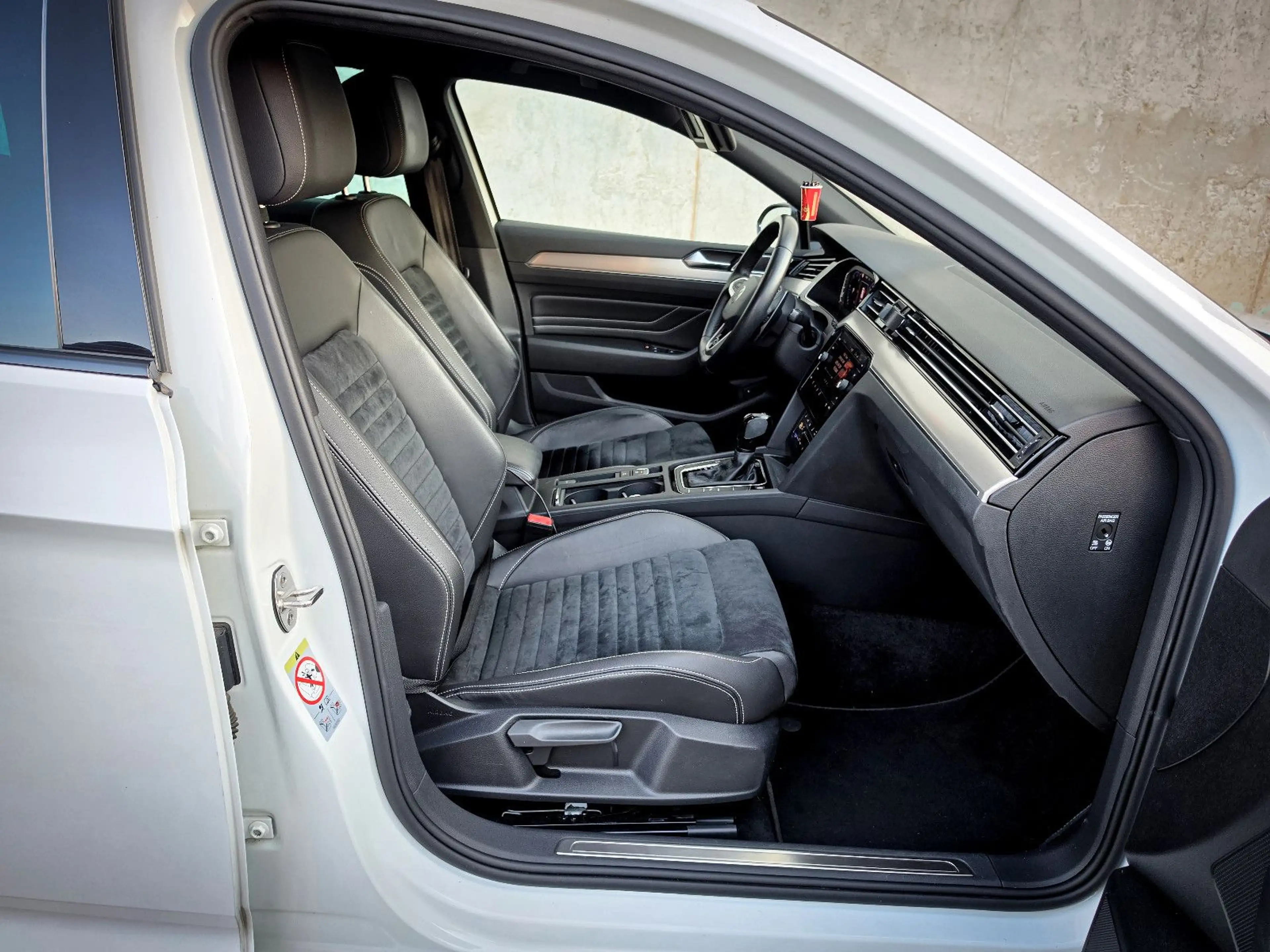 Volkswagen Passat Variant 2.0 TDI R-Line Edition 4Motion — photo 13