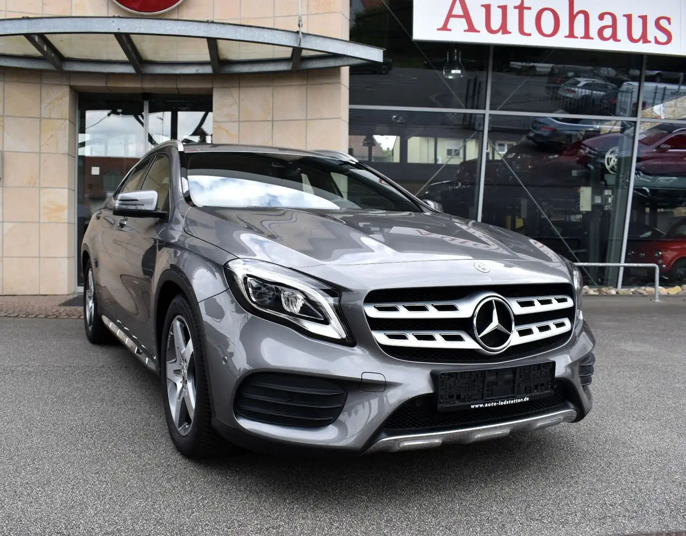 Mercedes-Benz GLA 200 *AMG-Line*Navi*LED High Perf.*Totwinkel* Gris - 1