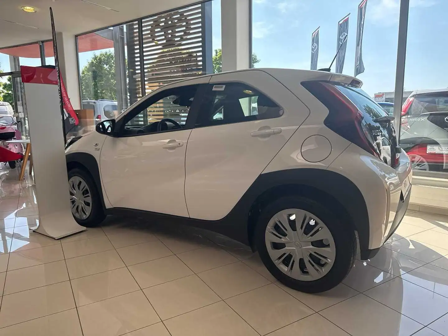 Toyota Aygo X Business Edition SHZ, Klima, RFK Blanc - 2