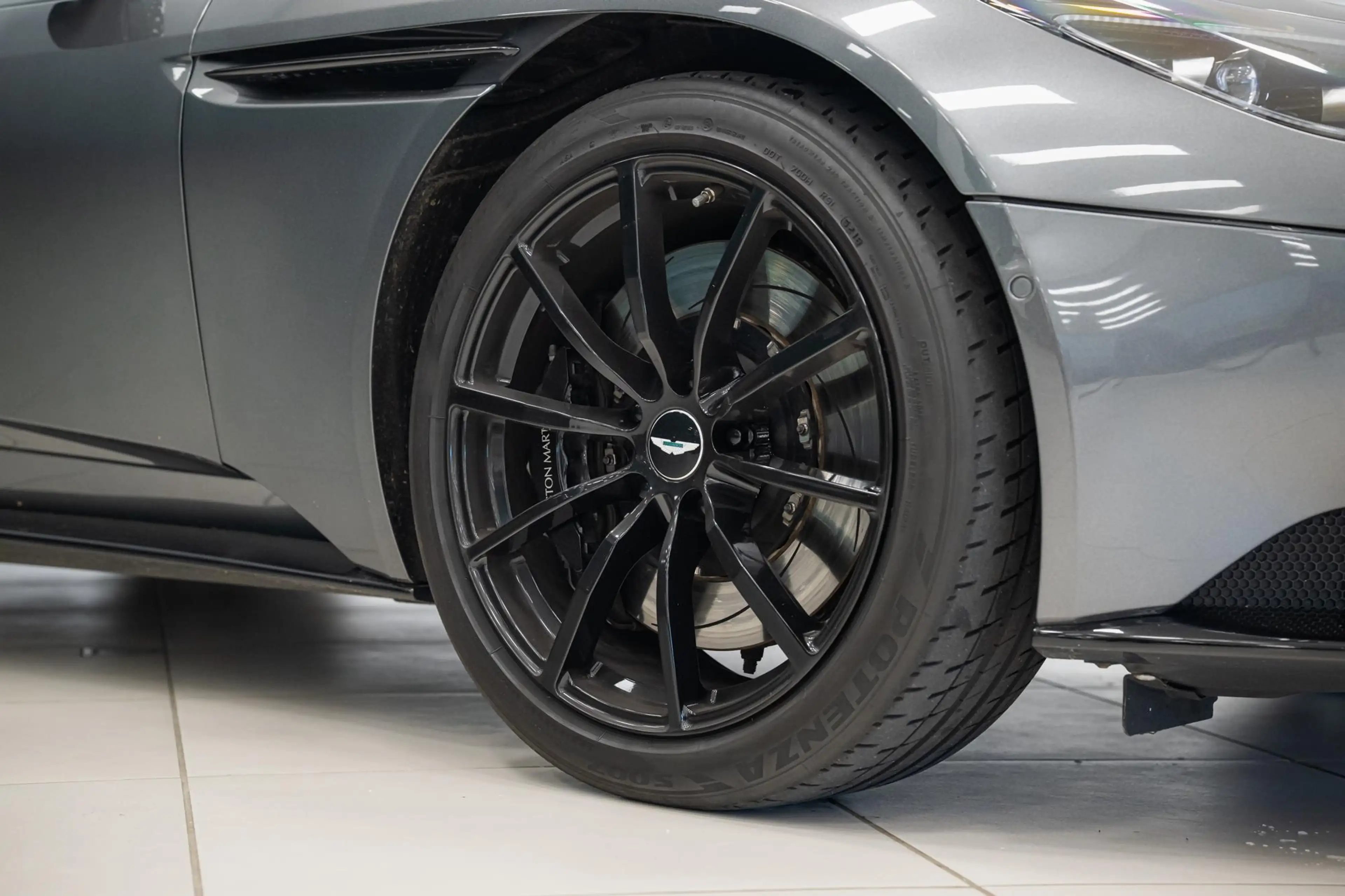 Aston Martin DB11 AMR V12 Coupe Prijs Incl. BPM — photo 12