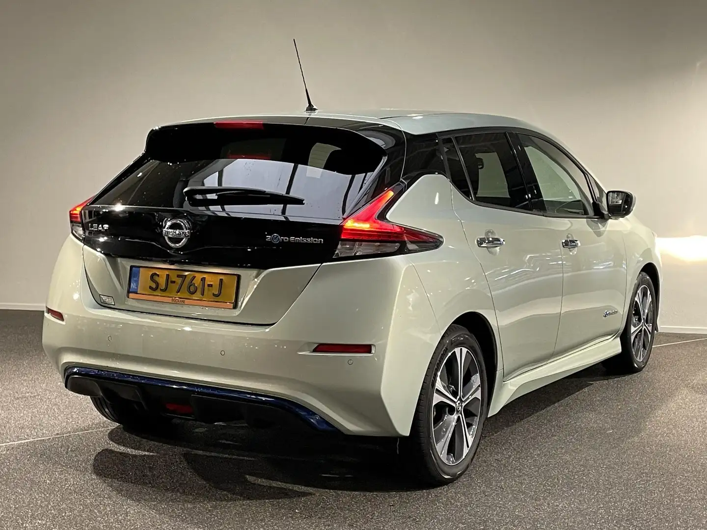 Nissan Leaf 2.ZERO EDITION 40 kWh Automaat / Cruise / Clima / Grijs - 2