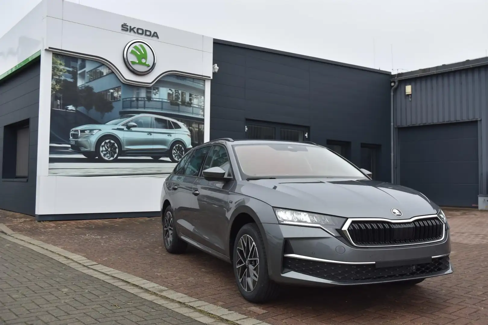 Skoda Octavia 1.5 TSI Tour*Navi*LED*AHK*Rückcam*uvm. Gris - 2