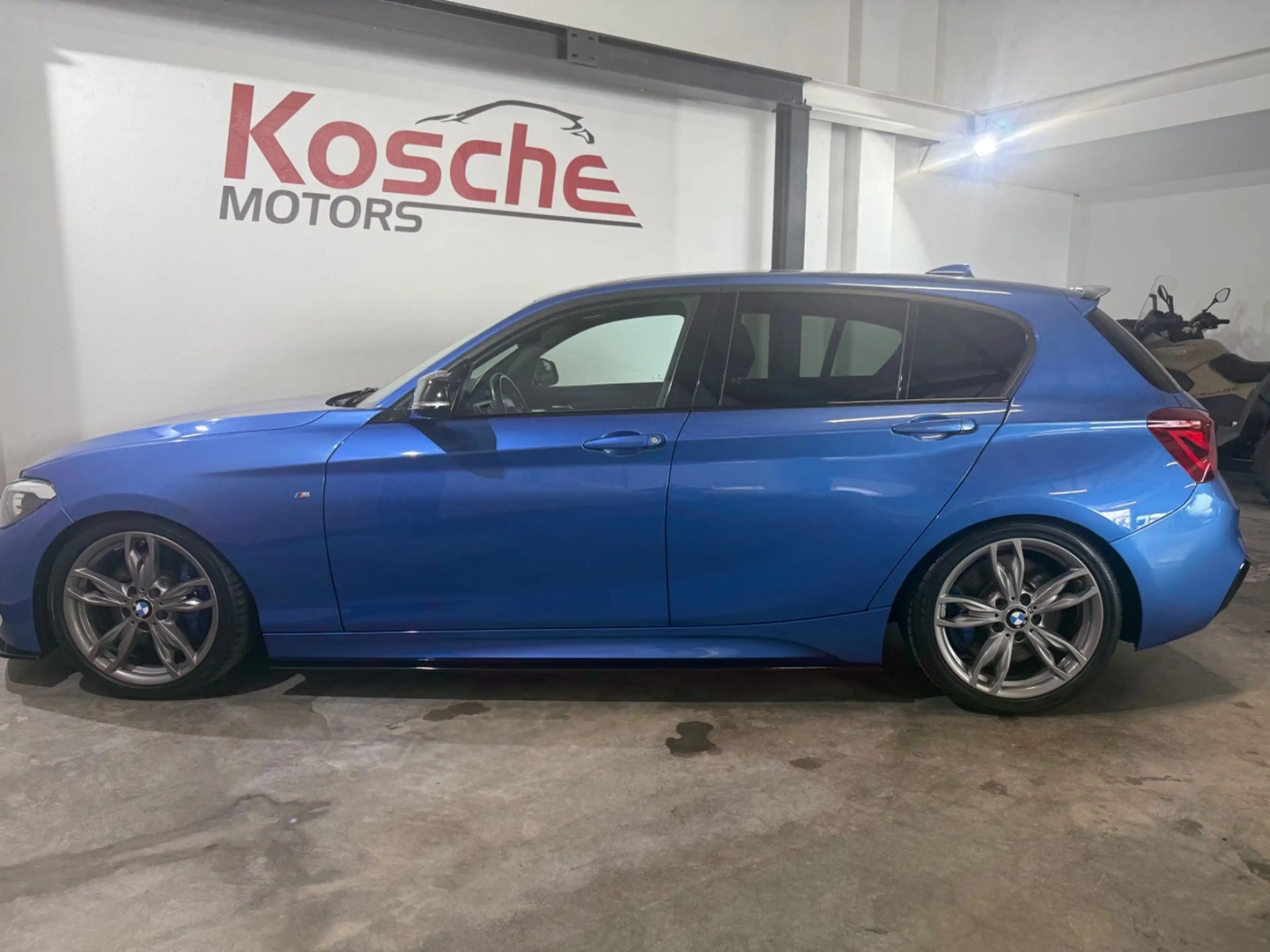 BMW 140 Limousine Special Edition H&K Kamera — photo 5