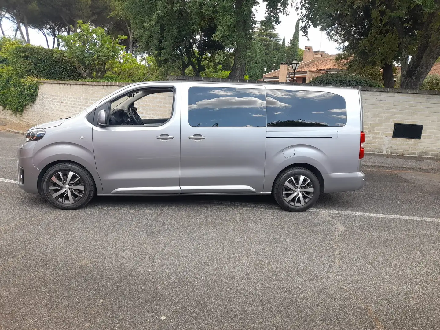 Toyota Proace Max Luxury Passo Lungo 8 Posti Cambio Automatico Gris - 1