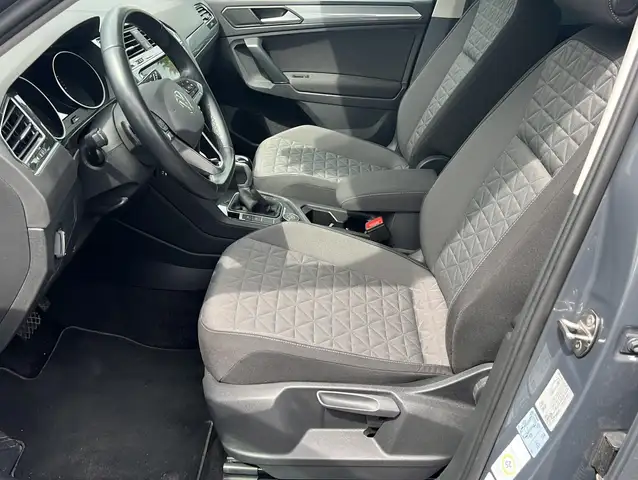 Volkswagen Tiguan view 3