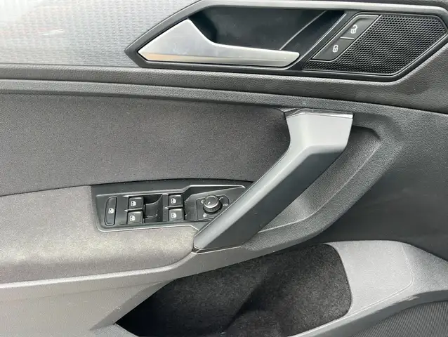 Volkswagen Tiguan view 9