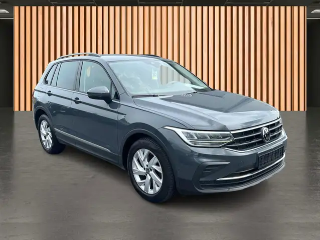 Volkswagen Tiguan view 5