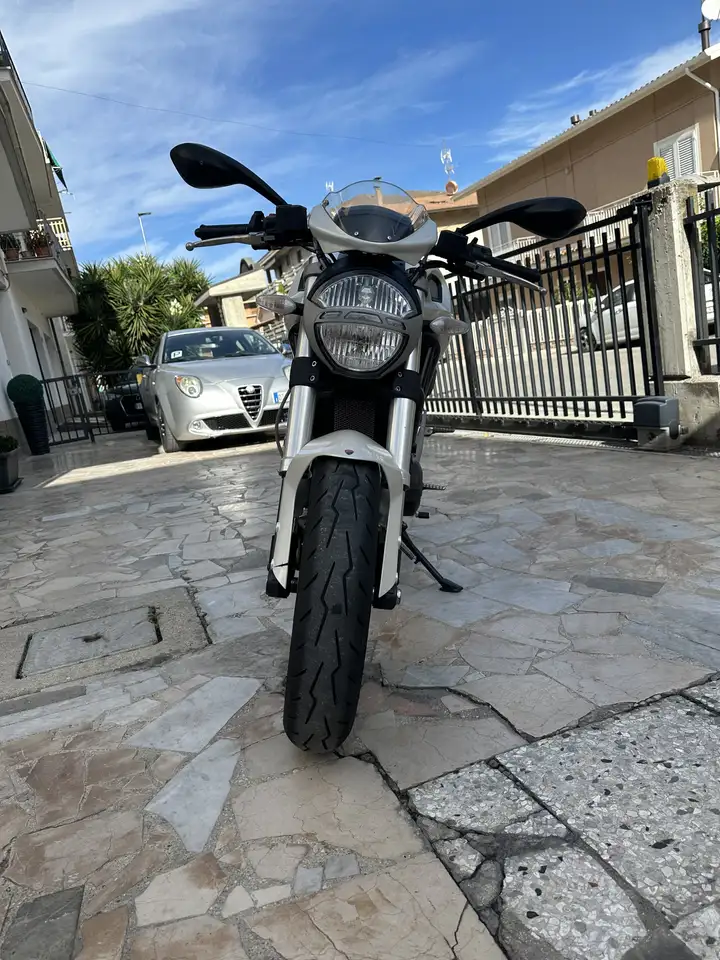 Ducati Monster 696