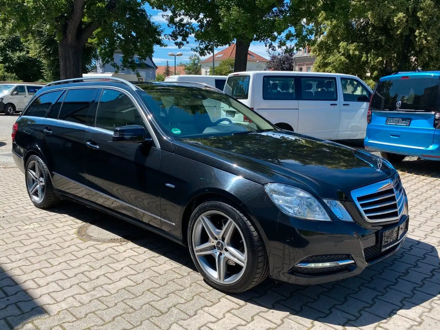 Mercedes-Benz E 250 CDI,Avantgard,Navi,Bi Xenon,Leder,Panord Schwarz - 1