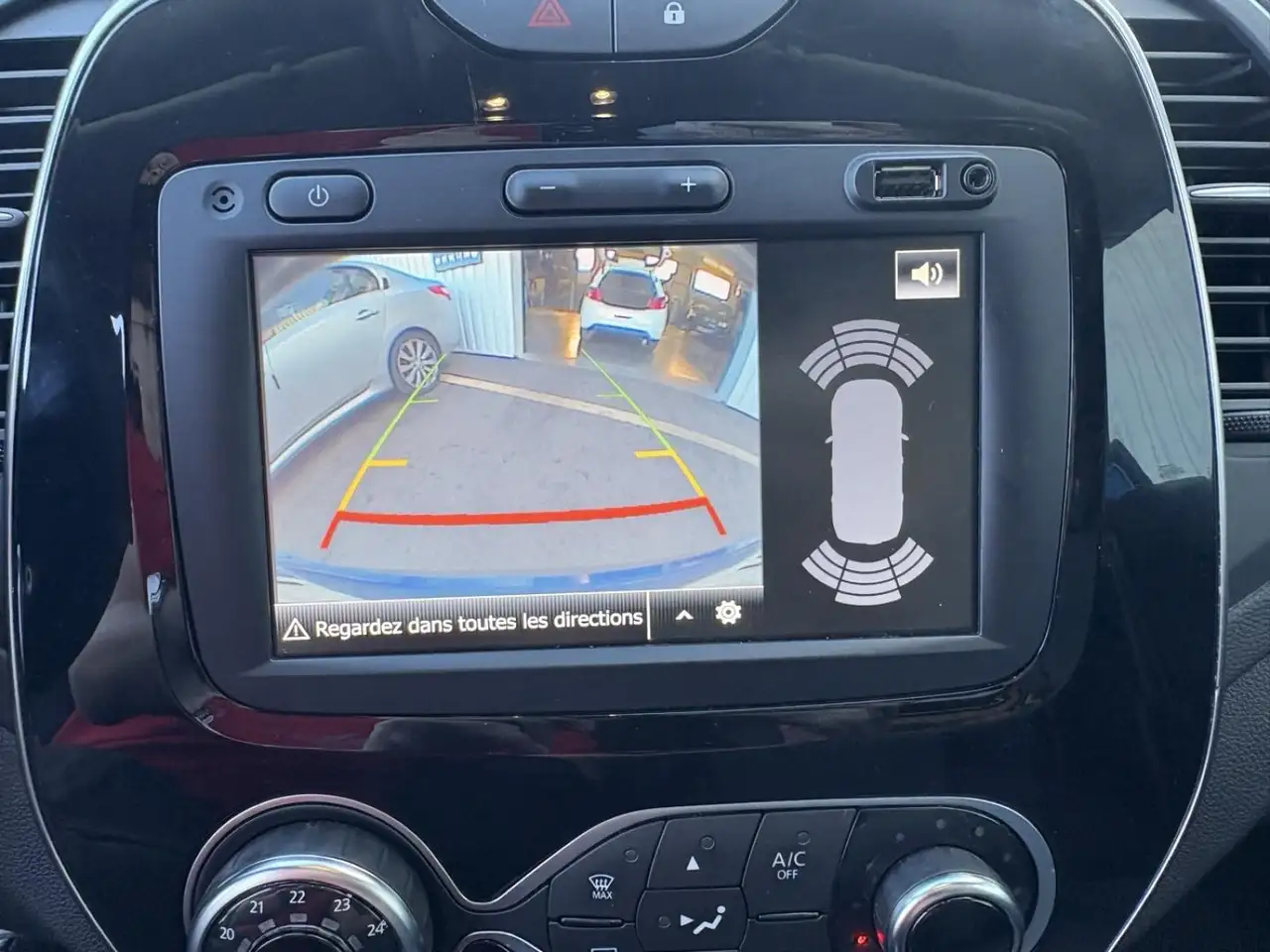 Renault Captur — photo 12