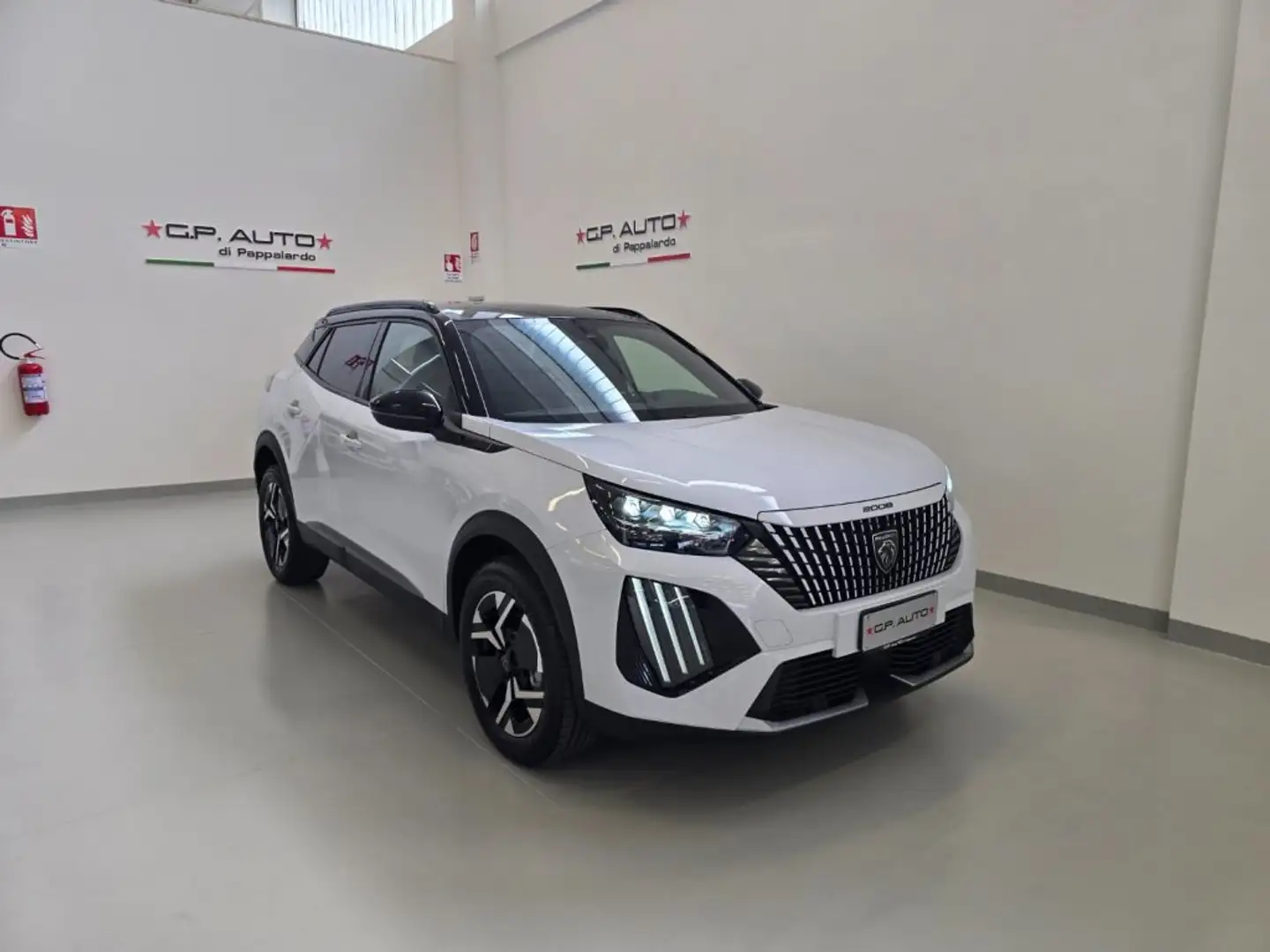 Peugeot 2008 PureTech 130 S&S EAT8 GT Wit - 1