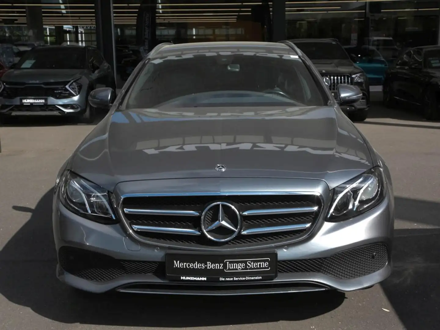 Mercedes-Benz E 200 T Avantgarde Navi Kamera Easy-Pack SpiegelP Gris - 2