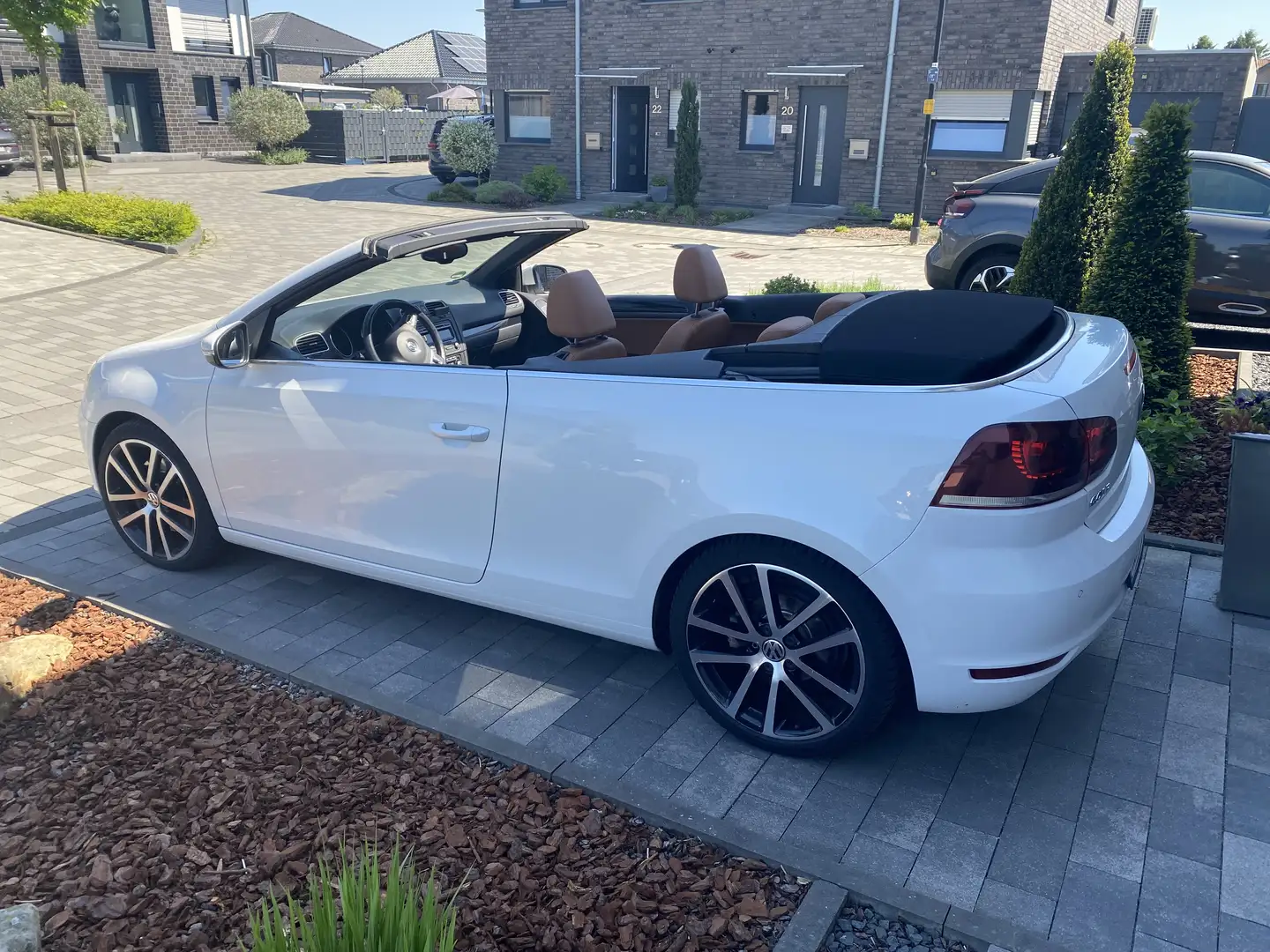 Volkswagen Golf Cabriolet Cabrio 2.0 TDI BlueMotion Technology DSG Exclusive - 2