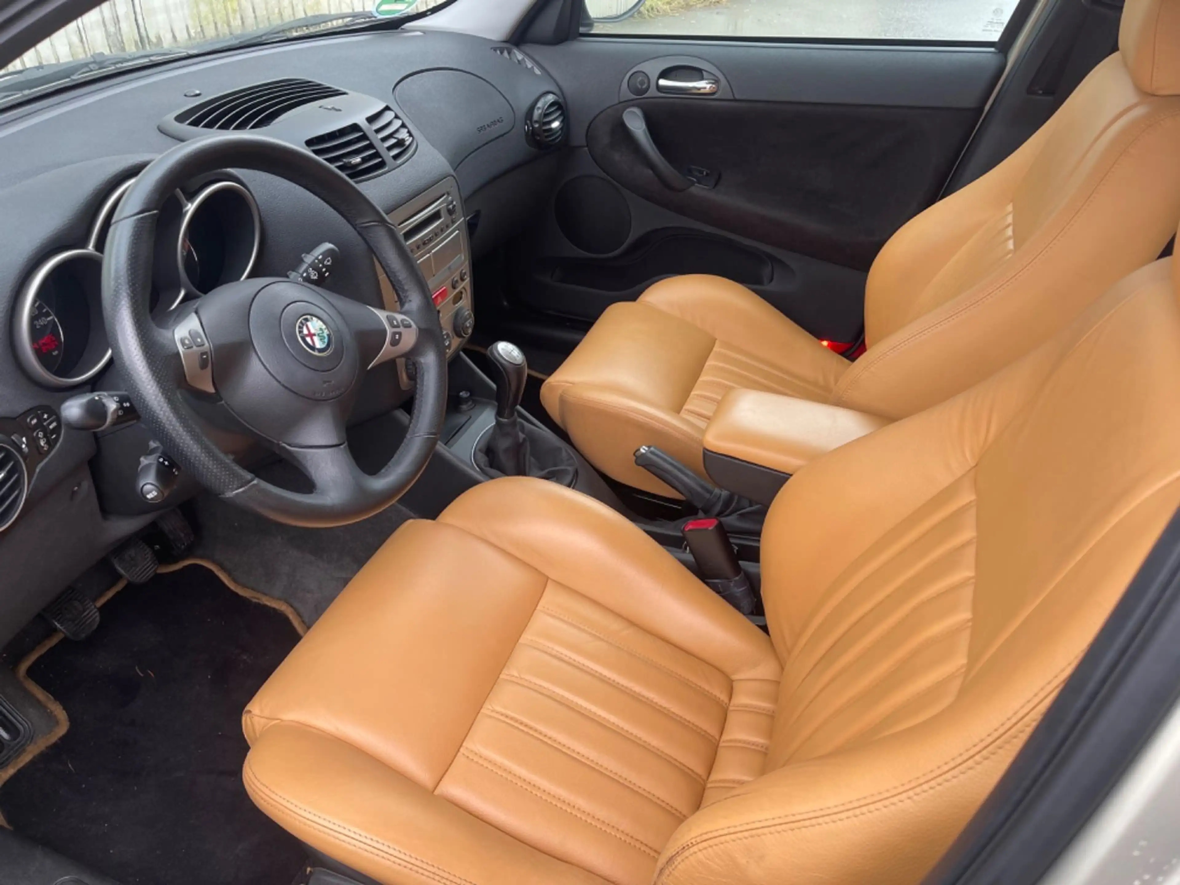 Alfa Romeo 147 — photo 12