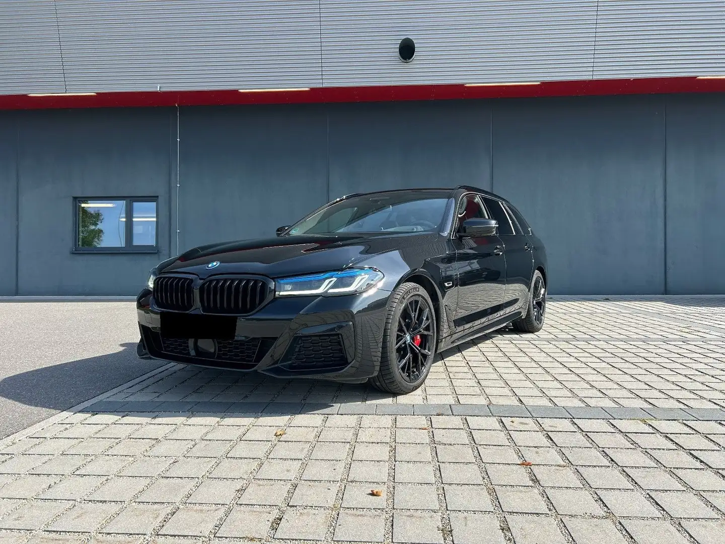 BMW 530 530e xDrive Touring Aut. (292 PS) Schwarz - 1