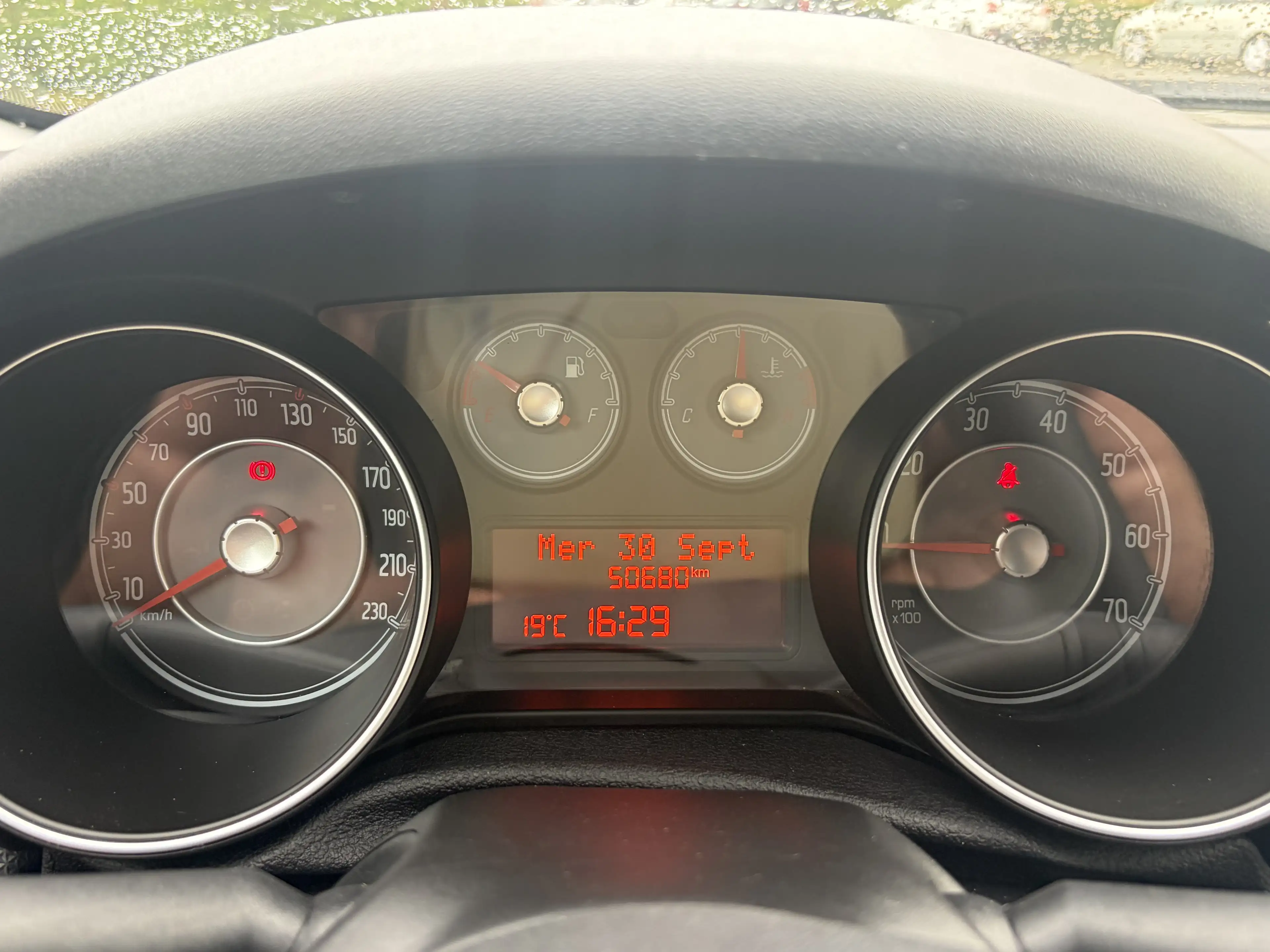 Fiat Punto 1.2i Young II --50.000Kms-- **Gps--Radar--Clim** G — photo 13