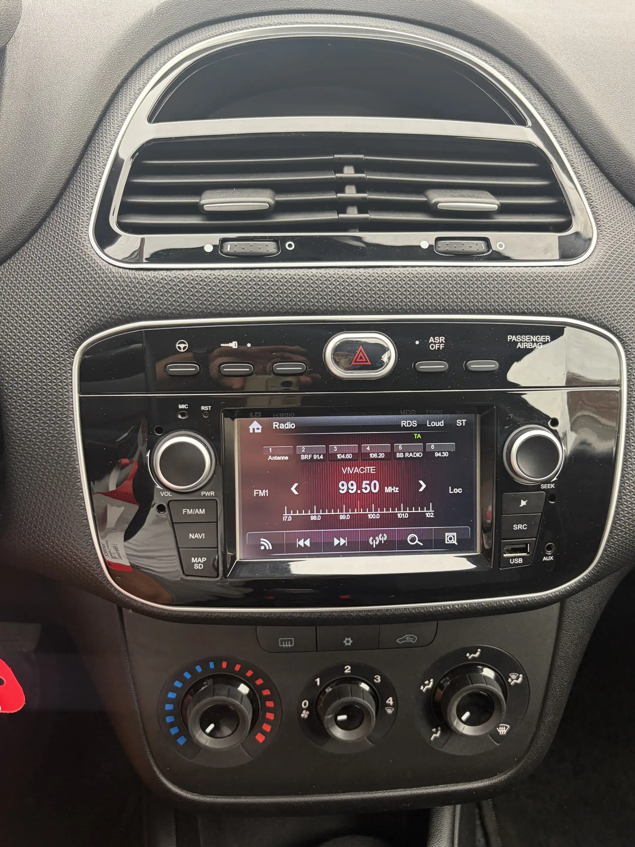 Fiat Punto 1.2i Young II --50.000Kms-- **Gps--Radar--Clim** G — photo 14