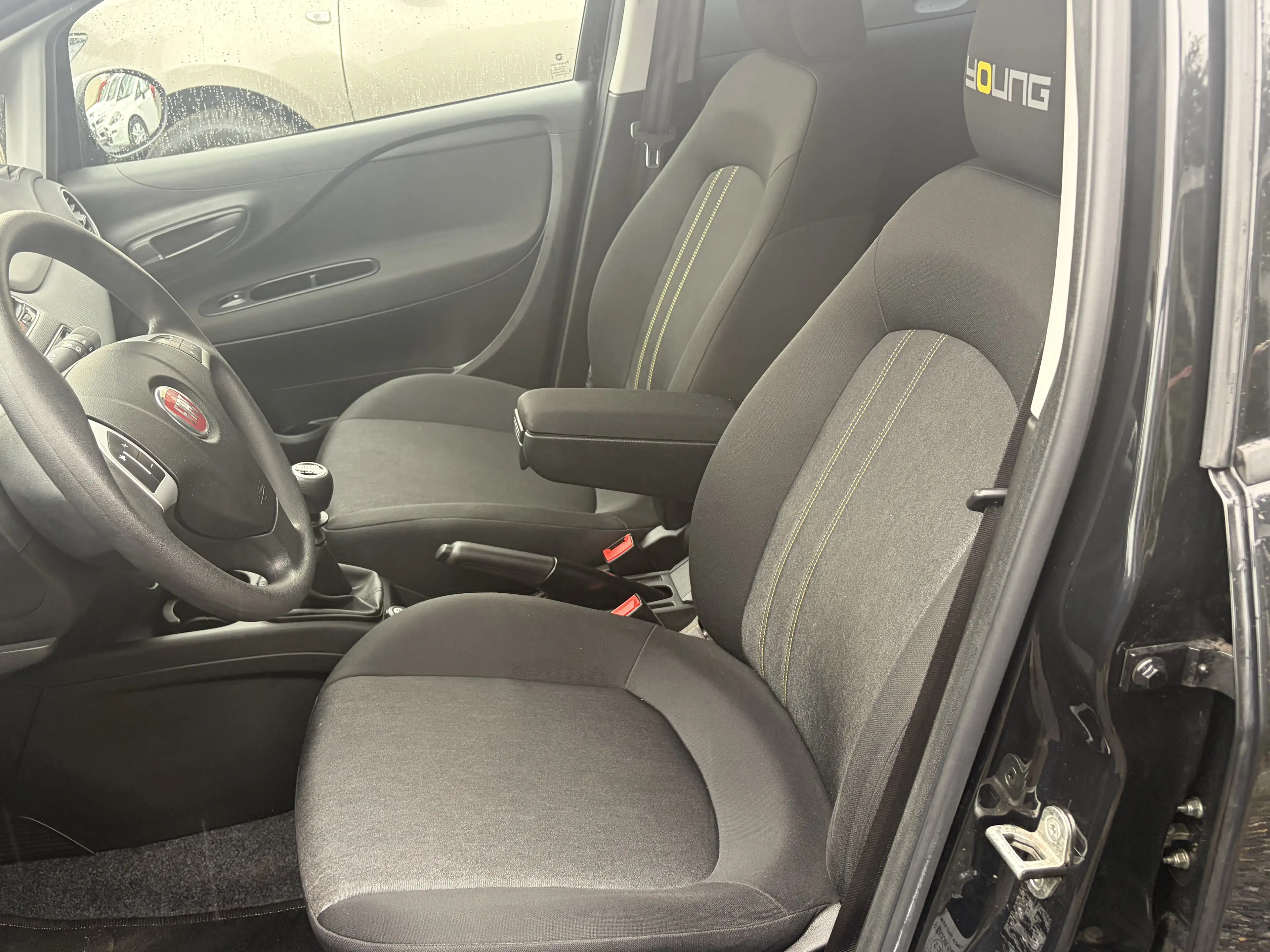 Fiat Punto 1.2i Young II --50.000Kms-- **Gps--Radar--Clim** G — photo 11