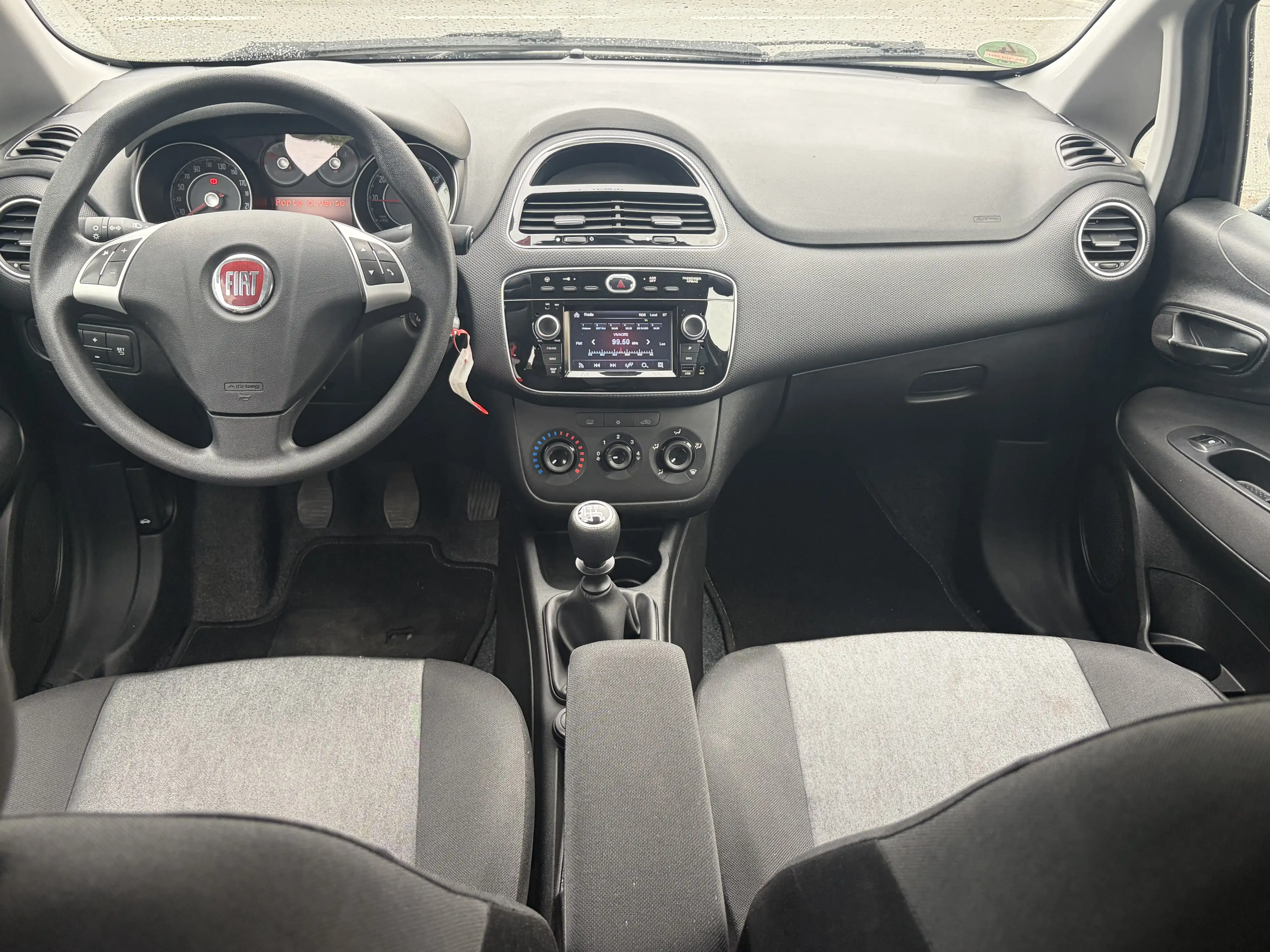 Fiat Punto 1.2i Young II --50.000Kms-- **Gps--Radar--Clim** G — photo 10