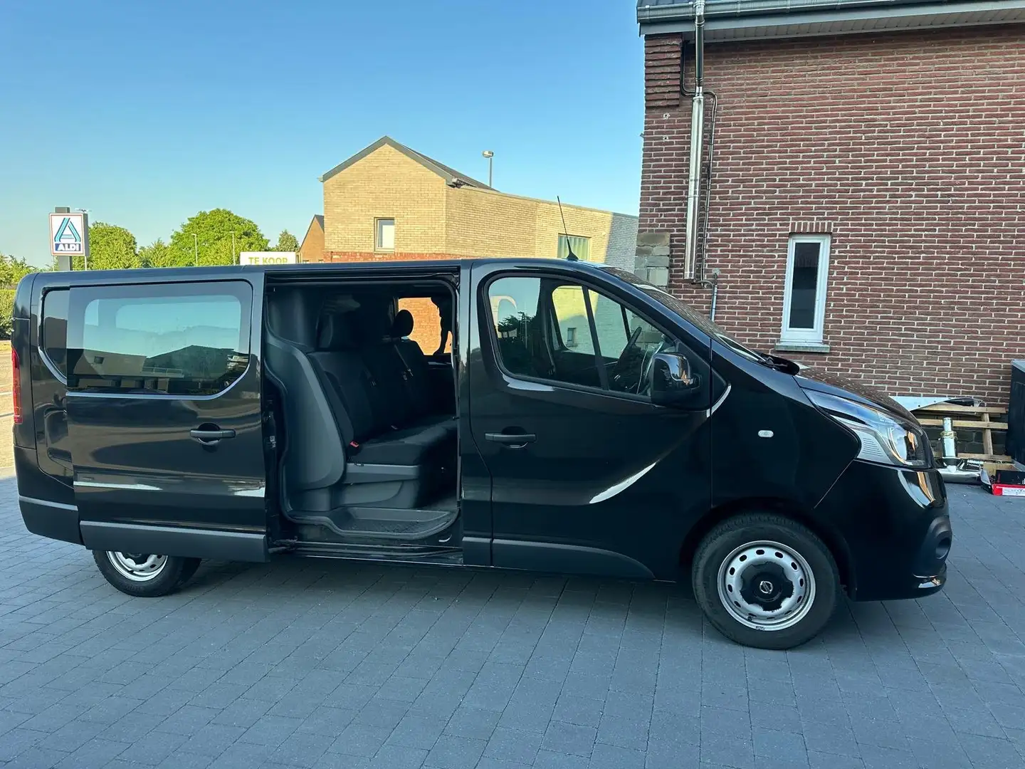 Nissan NV300 Noir - 2